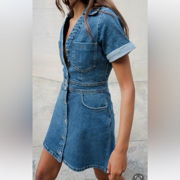 Classic Blue Denim Short Sleeve Mini Dress with Button-Down Front and Pockets