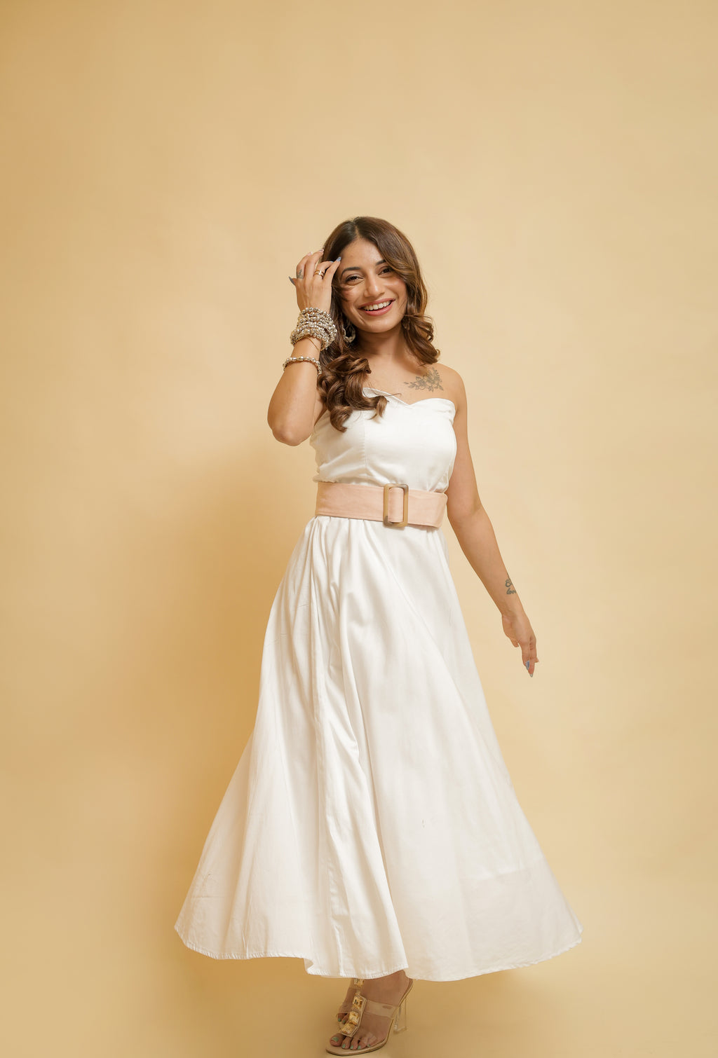 Elegant Off-White Sleeveless Gown