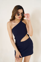 One-Shoulder Glam With a Bold Cutout