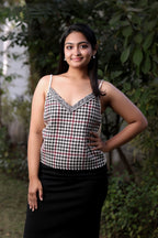 Chic V-Neck Houndstooth Print Top with Marbled Trim