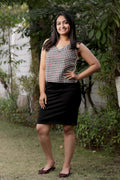 Chic V-Neck Houndstooth Print Top with Marbled Trim