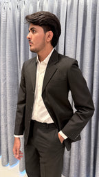 Structured Black Suit Set – Timeless Formal Aesthetic
