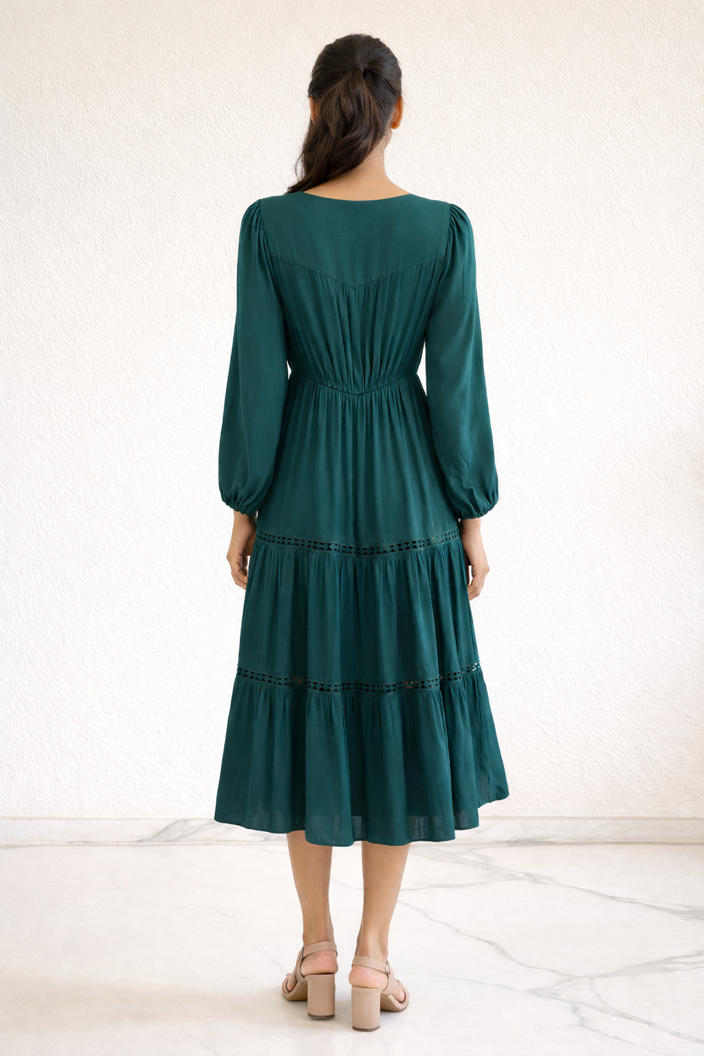 Elegant Emerald Green V-Neck Tiered Midi Dress