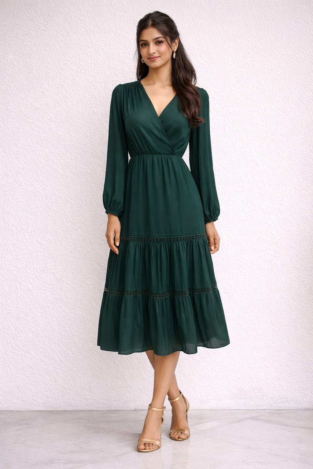 Elegant Emerald Green V-Neck Tiered Midi Dress