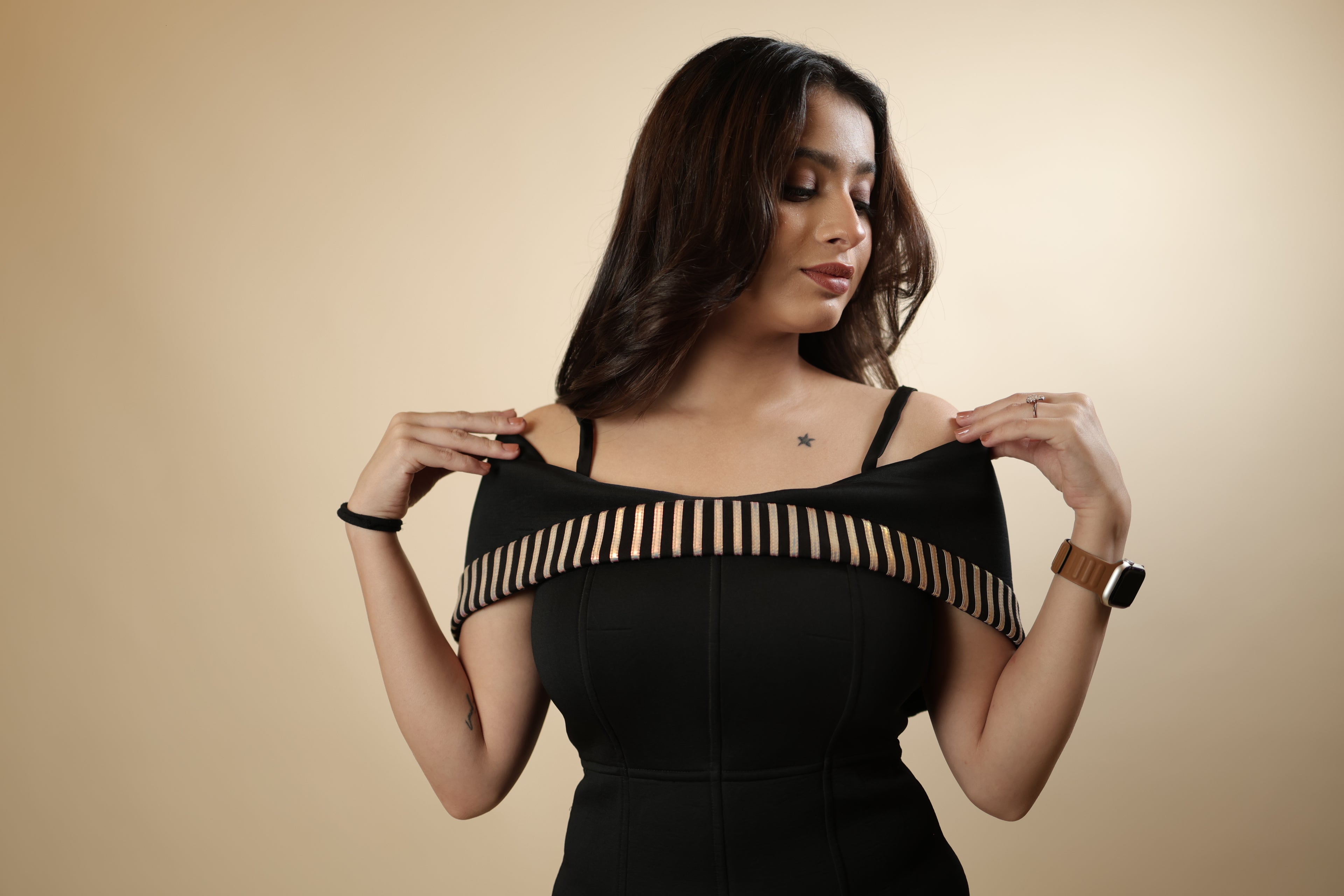 Elegant Off-Shoulder Black Bodycon Dress