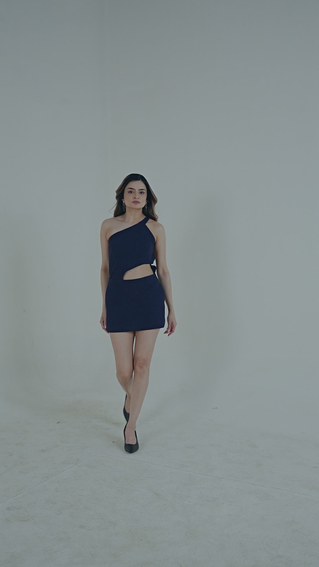 One-Shoulder Glam With a Bold Cutout