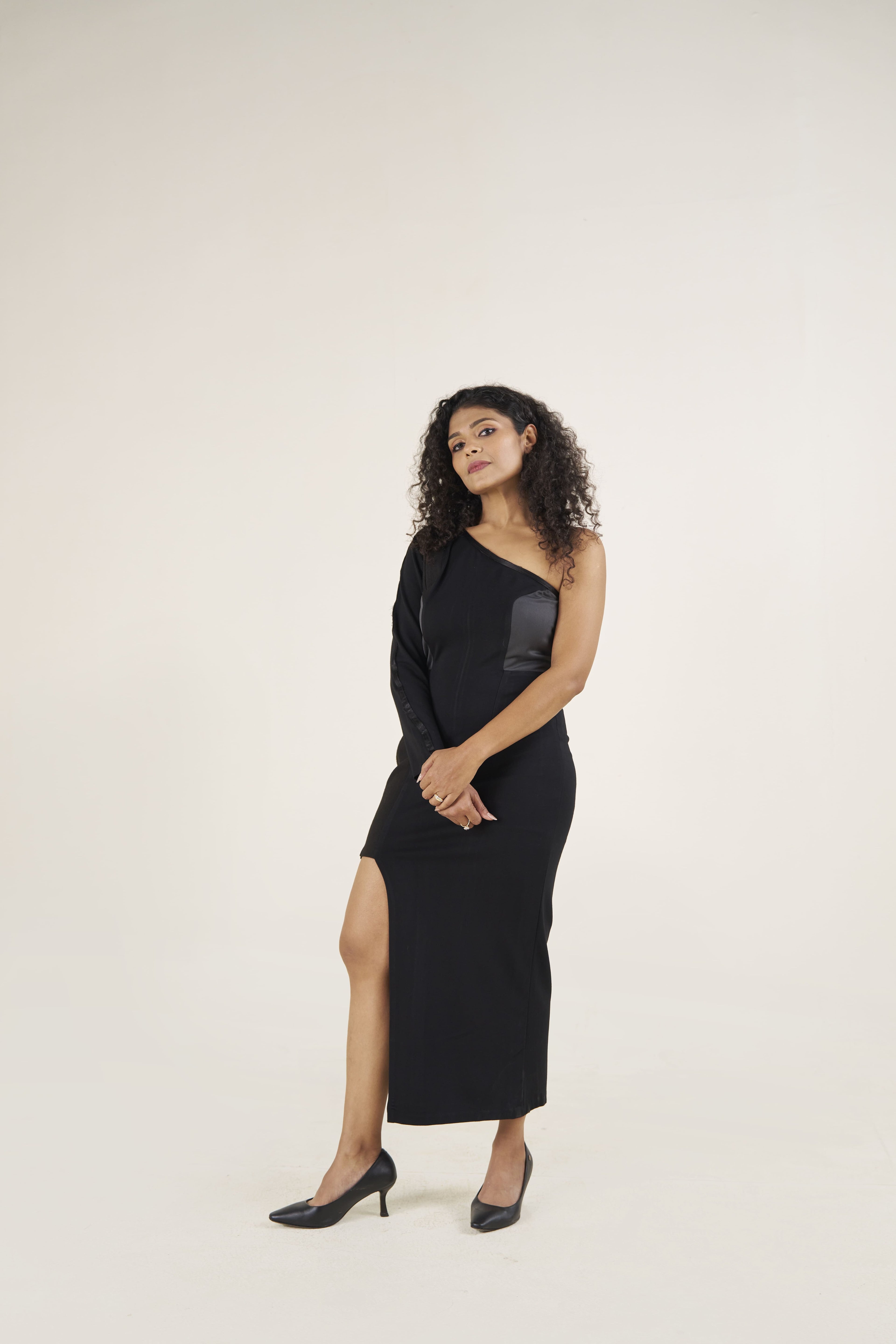 Sleek Noir One-Sleeve Gown