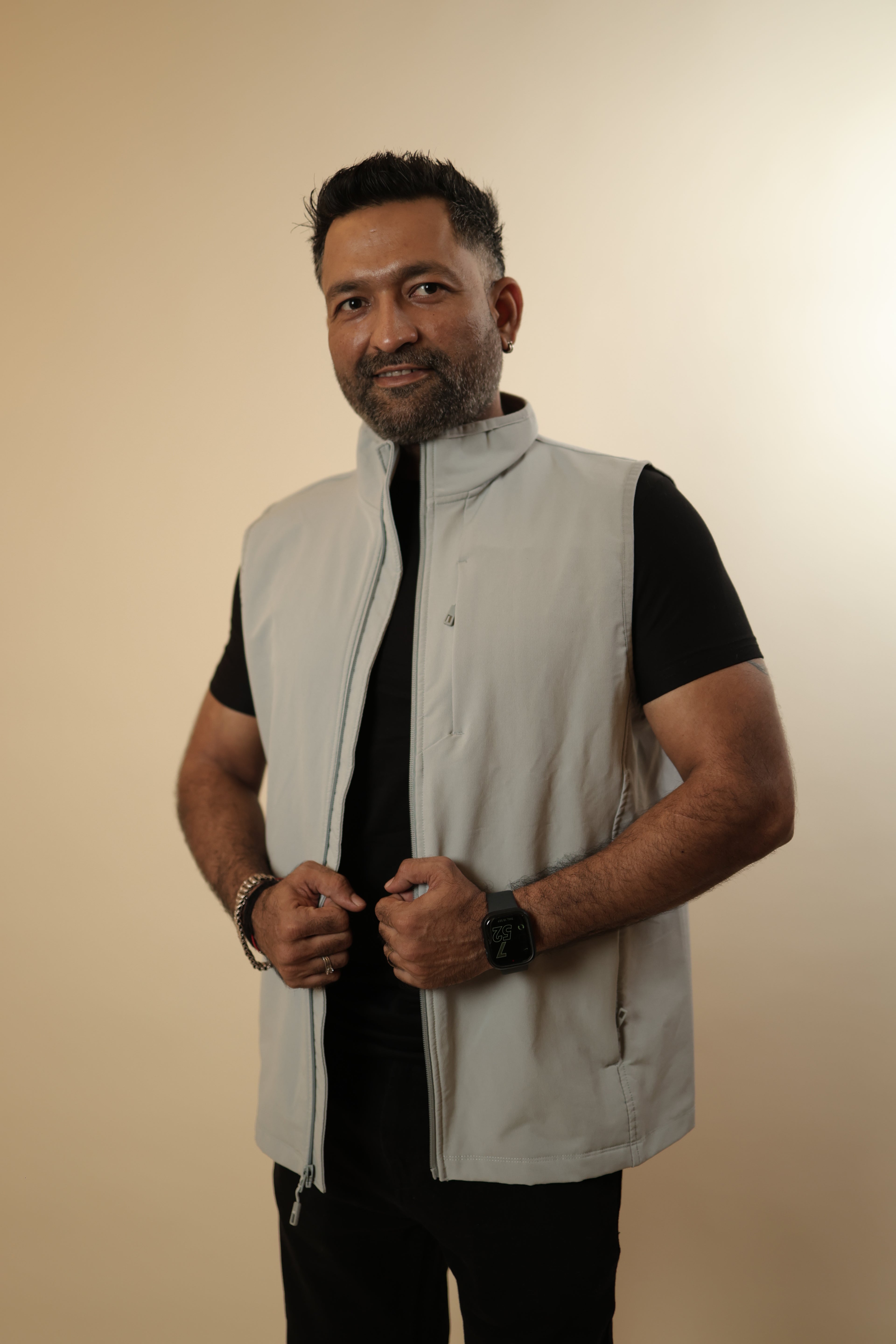 Off White Men’s Sleeveless High-Neck Zipper Jacket