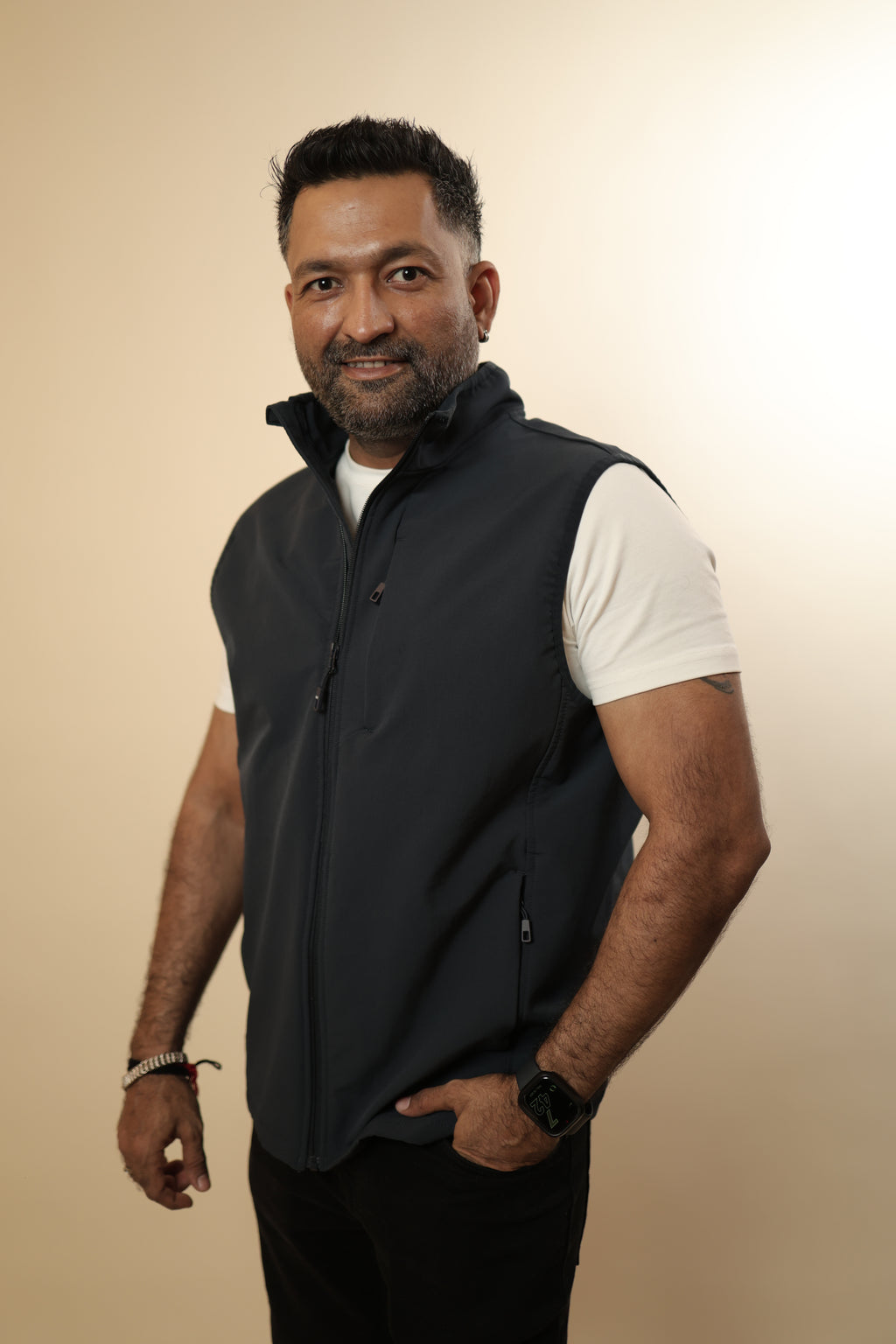 Black Men’s Sleeveless High-Neck Zipper Jacket