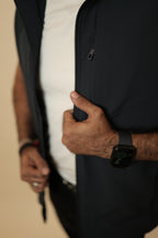 Black Men’s Sleeveless High-Neck Zipper Jacket