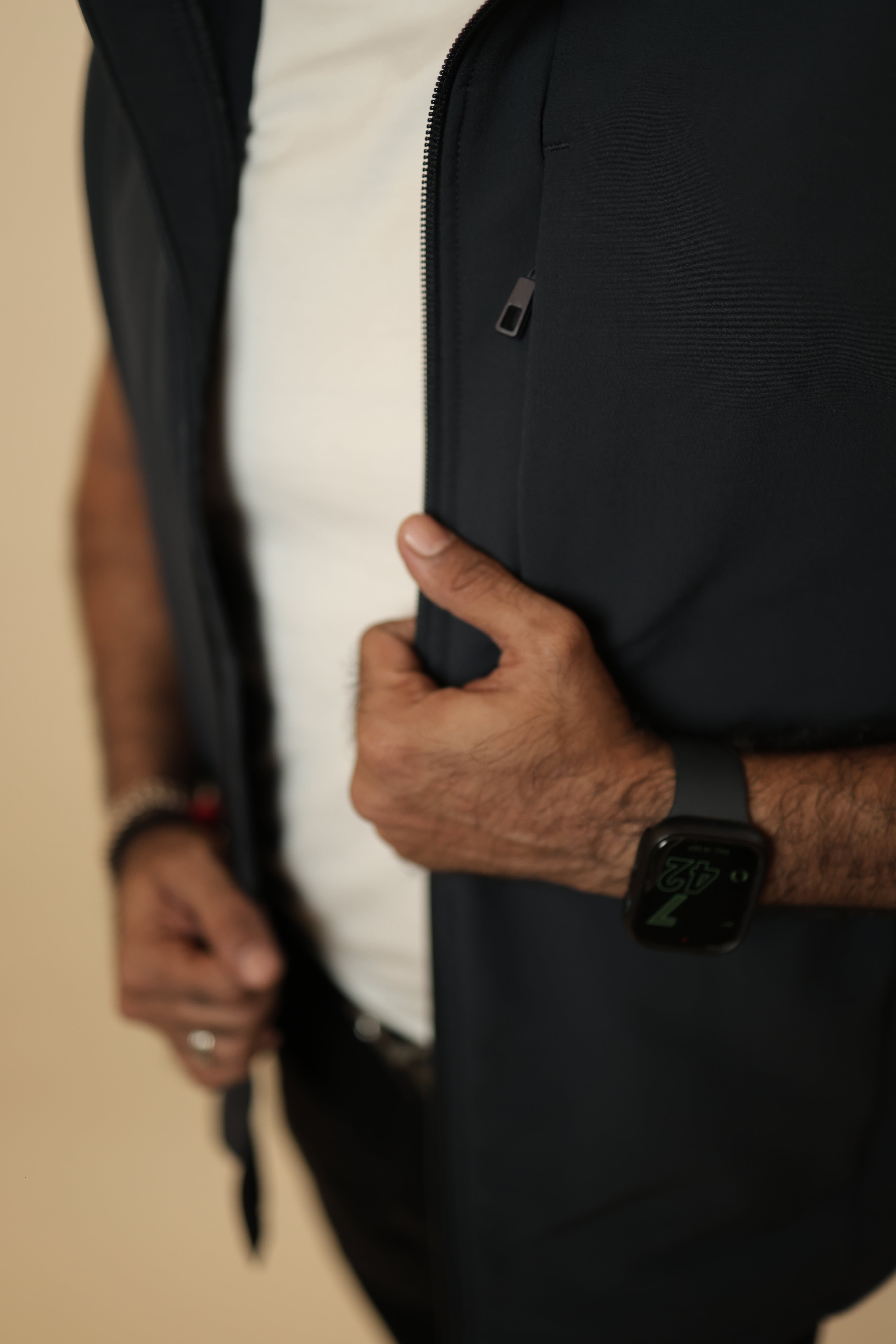 Black Men’s Sleeveless High-Neck Zipper Jacket