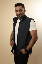 Black Men’s Sleeveless High-Neck Zipper Jacket